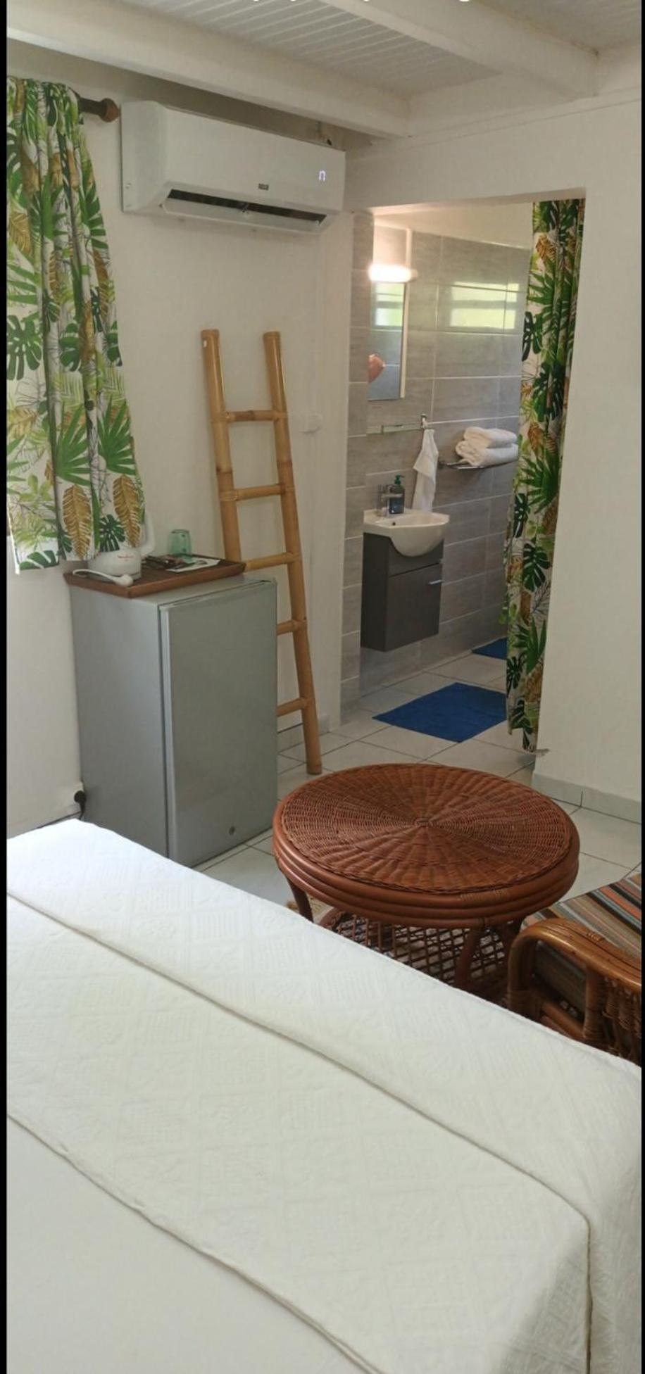 Chambre Climatisee Bouillante Esterno foto